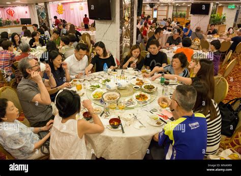 香港有哪些親子餐廳？在這個繁忙的城市中，親子餐廳不僅僅是用餐的地方，更是親子間交流、享受美食與文化體驗的重要場所。